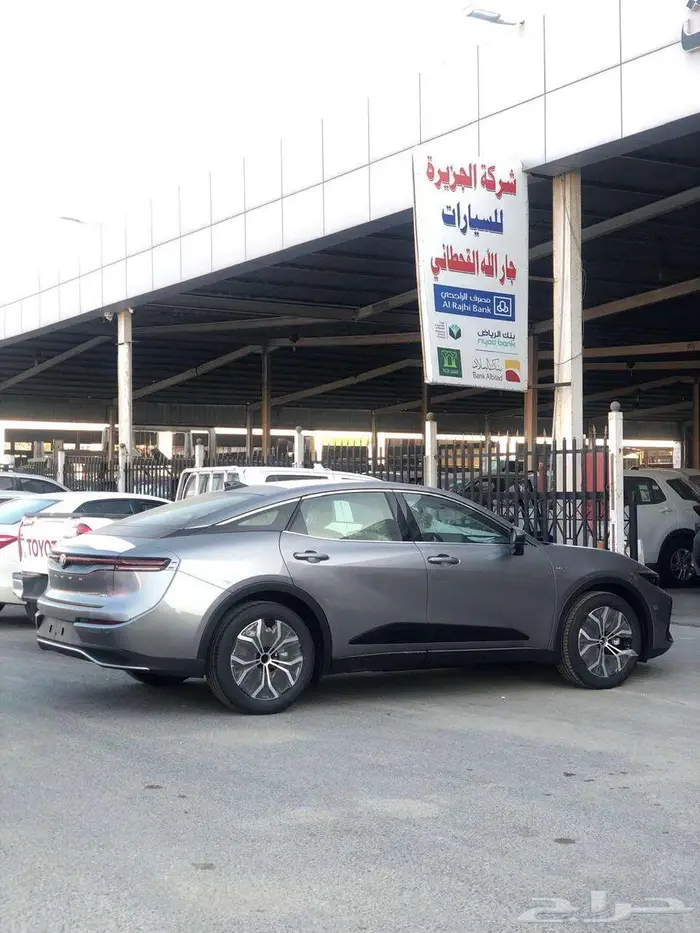 تويوتا كروان بريميوم 2025 رمادي _ جارالله القحطاني 7