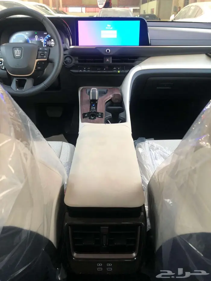 تويوتا كروان بريميوم 2025 رمادي _ جارالله القحطاني 3