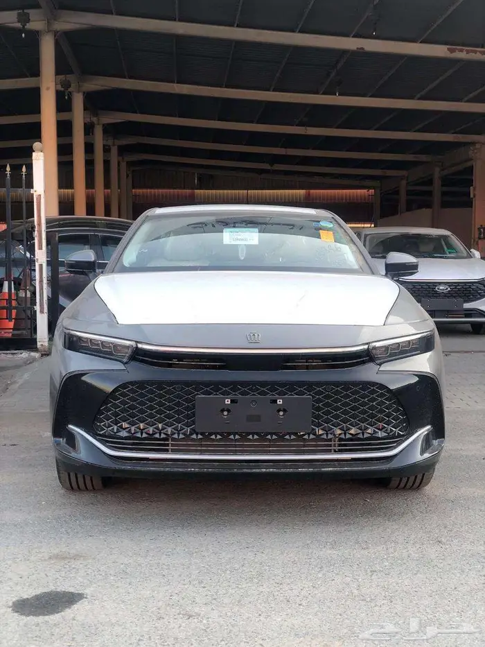 تويوتا كروان بريميوم 2025 رمادي _ جارالله القحطاني 4