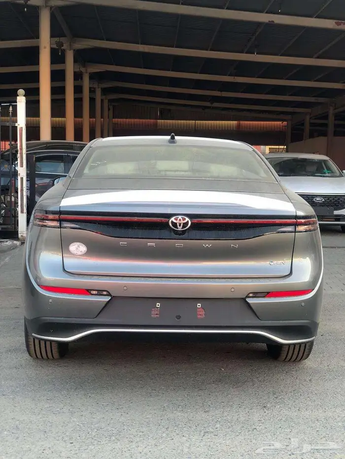 تويوتا كروان بريميوم 2025 رمادي _ جارالله القحطاني 5