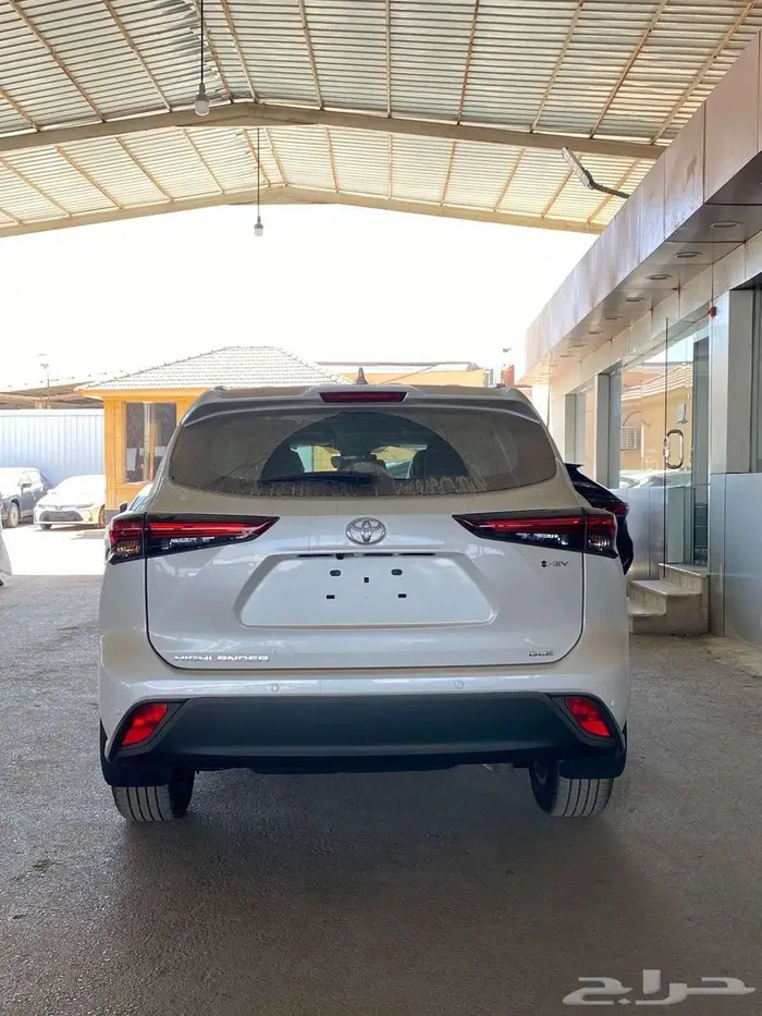 تويوتا هايلاندر GLE لؤلؤي هايبرد 2025 لدى الفريدي 2