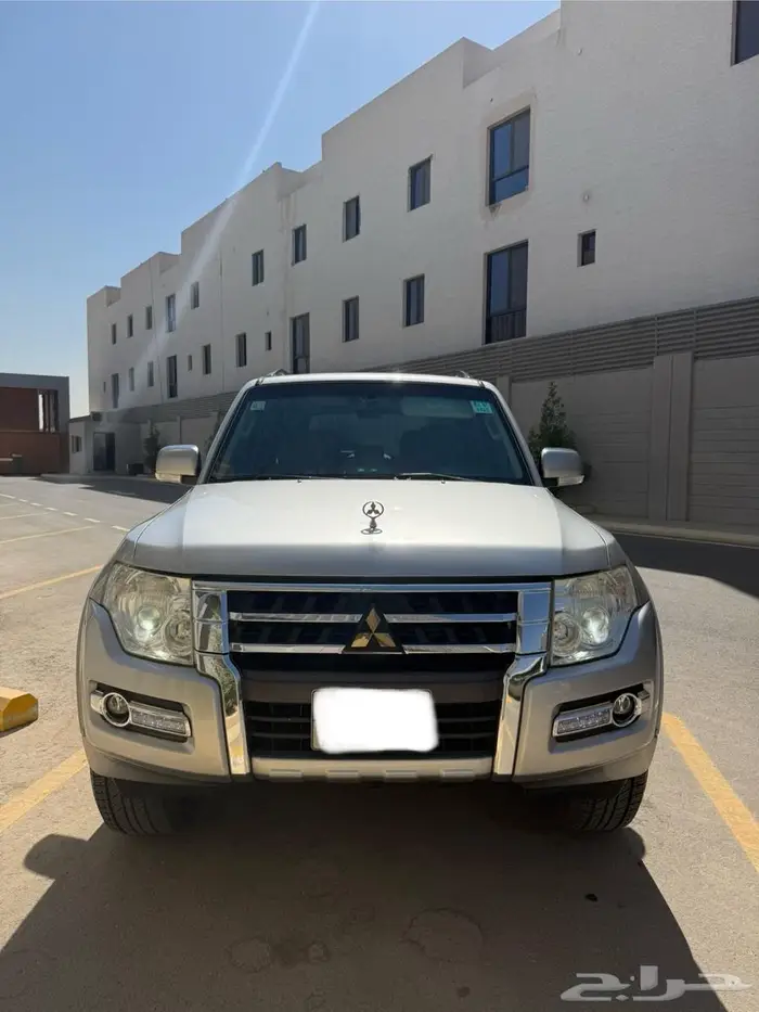 متسوبيشي باجيرو 2018 علامة ذهبية 3.8 خالي من الرش 0