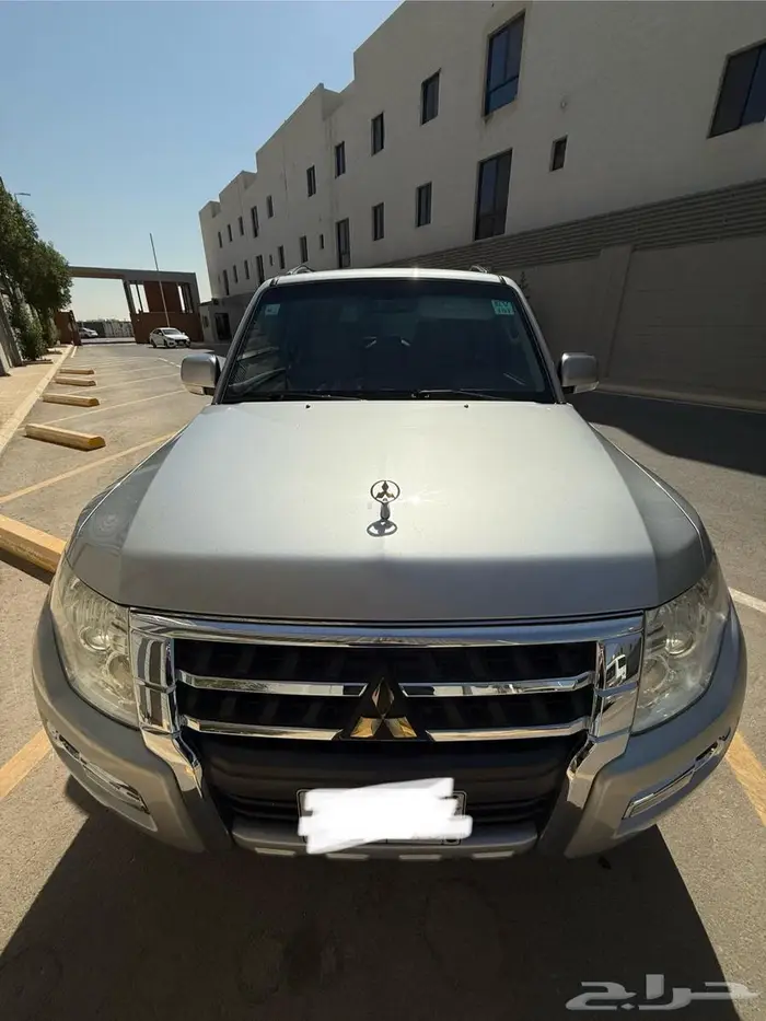 متسوبيشي باجيرو 2018 علامة ذهبية 3.8 خالي من الرش 1