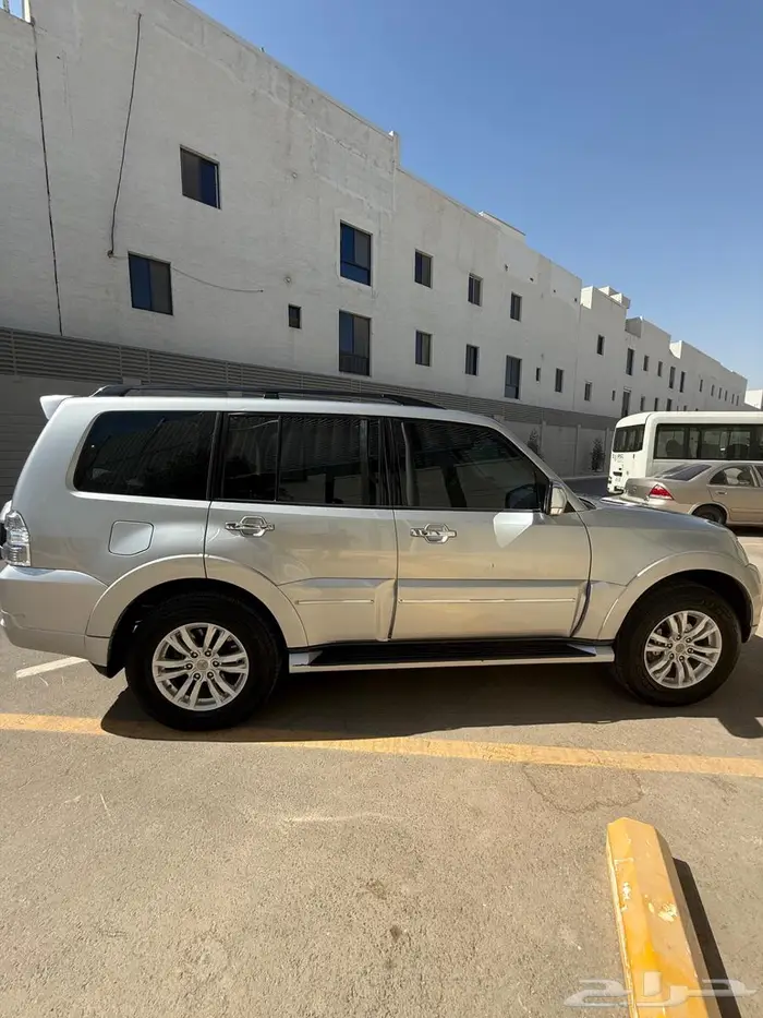 متسوبيشي باجيرو 2018 علامة ذهبية 3.8 خالي من الرش 4