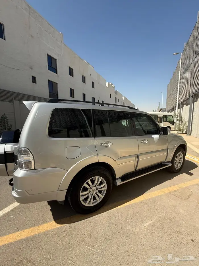 متسوبيشي باجيرو 2018 علامة ذهبية 3.8 خالي من الرش 5