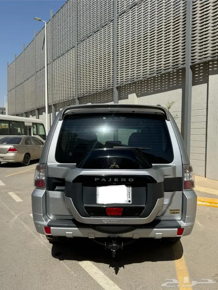 متسوبيشي باجيرو 2018 علامة ذهبية 3.8 خالي من الرش 3