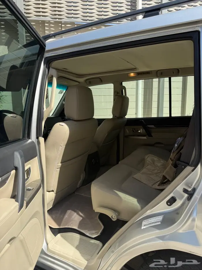 متسوبيشي باجيرو 2018 علامة ذهبية 3.8 خالي من الرش 11