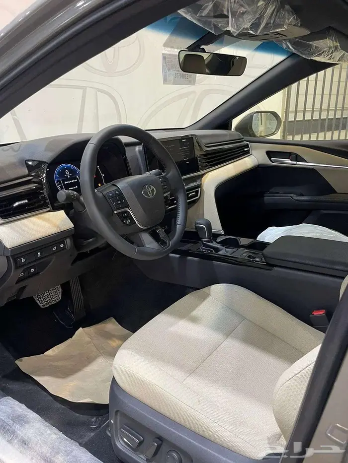 تويوتا كامري LE بنزين 2025 جميع الالوان اقساط بنوك 12