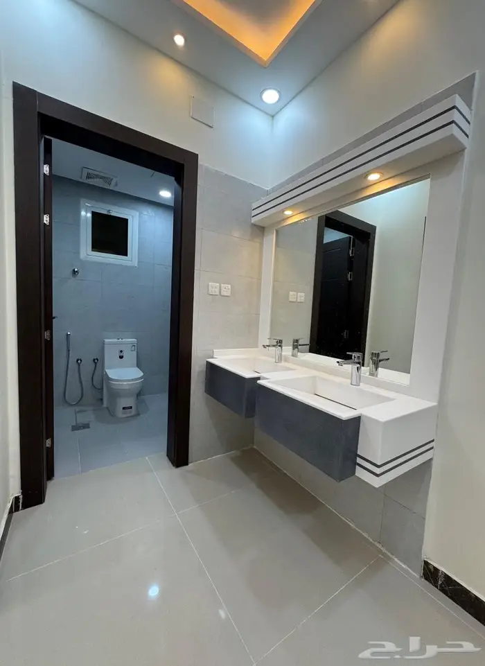 للبيع شقة 6 غرف كبيرة 590 الف بسطح خاص بالرانوناء 4