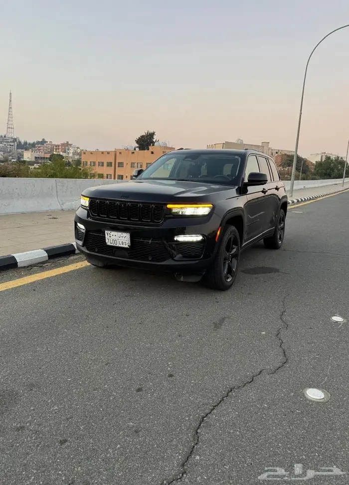 جيب جراند شيروكي ليميتد بلاك اديشن 3