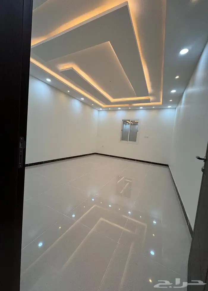 للبيع شقة 6 غرف كبيرة 590 الف بسطح خاص بالرانوناء 6