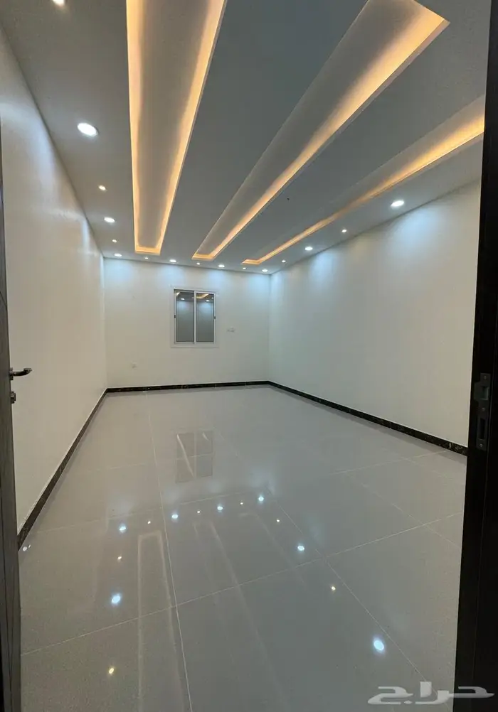 للبيع شقة 6 غرف كبيرة 590 الف بسطح خاص بالرانوناء 3