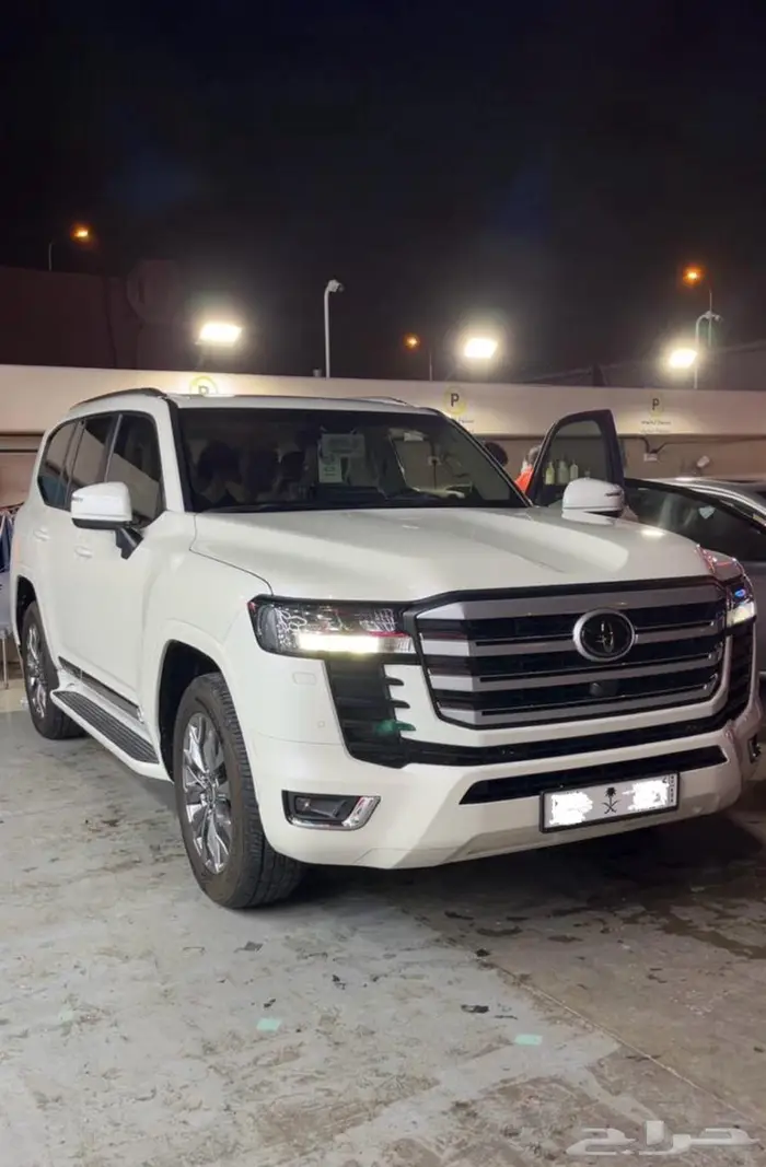 لاندكروزر 2024 GXR-L5 فل كامل وارد عبداللطيف جميل 1