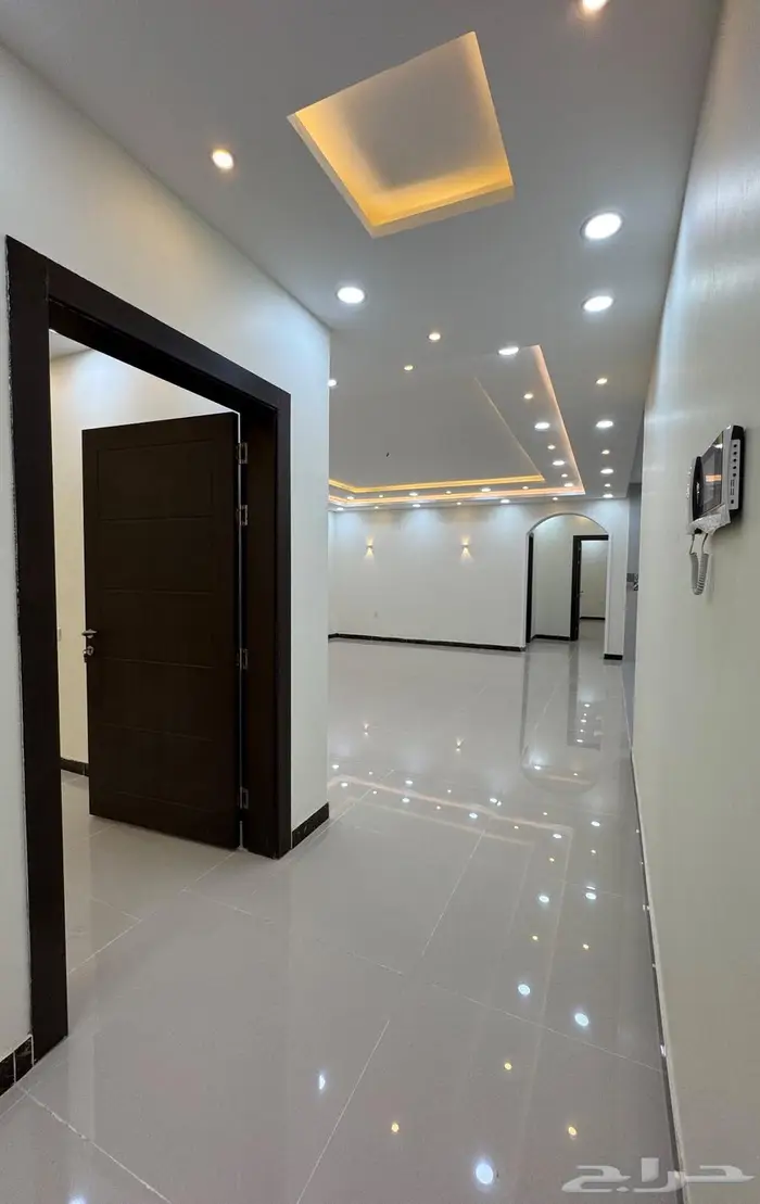 للبيع شقة 6 غرف كبيرة 590 الف بسطح خاص بالرانوناء 2