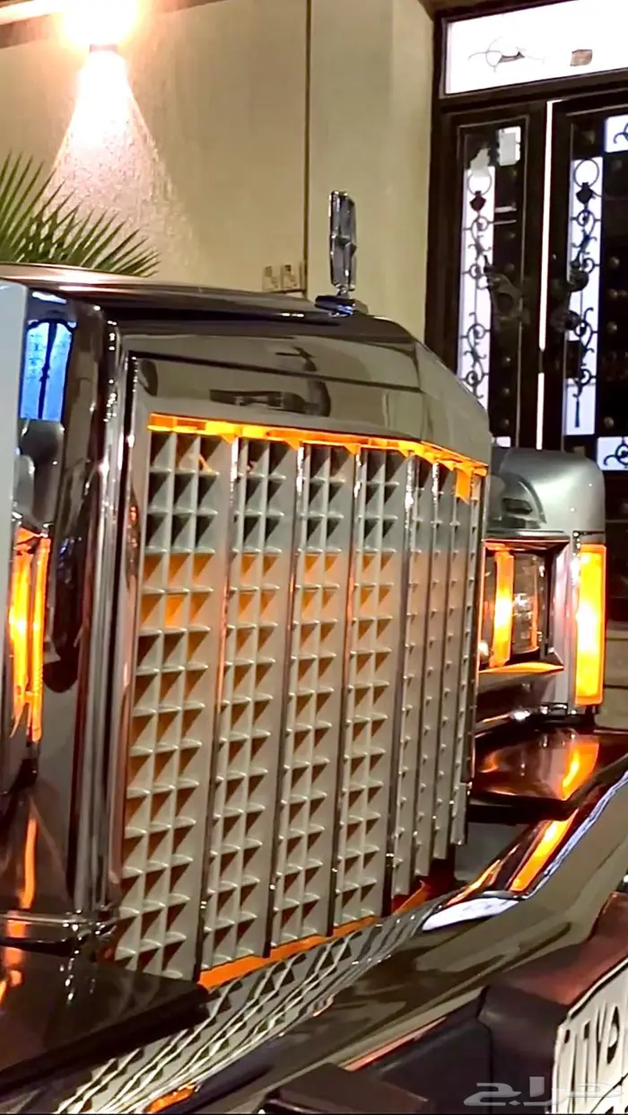 لينكون كاديلاك 1986 مخزن وكالة ( مواصفات خاصة )للبيع . إيجار 16