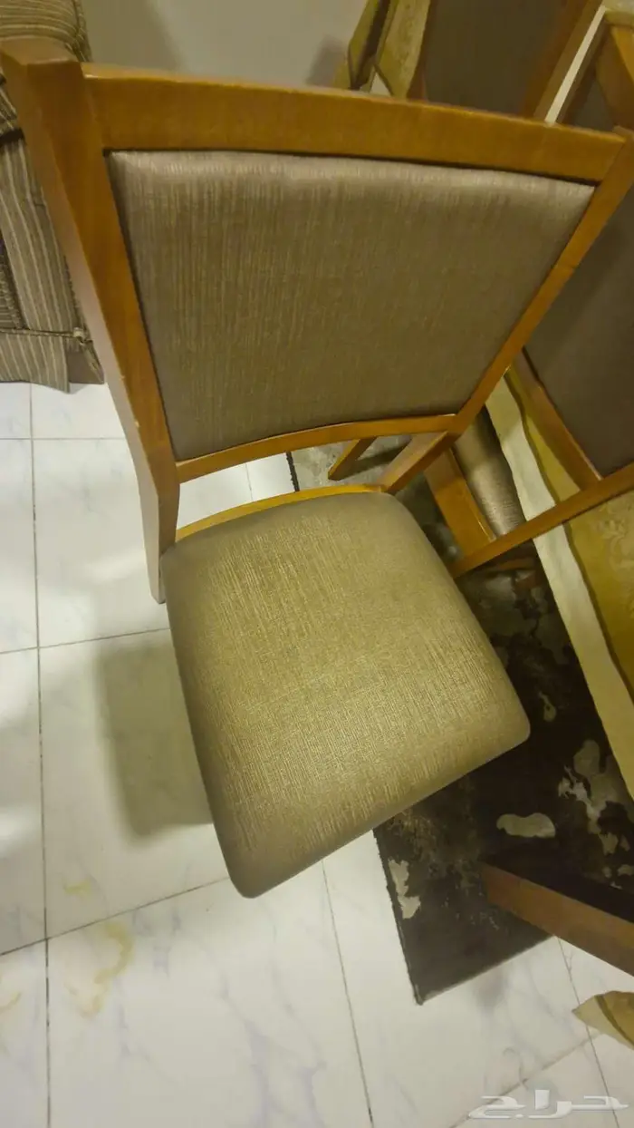 سفرة طعام 8 كراسي وطاولة وسط كلهم خشب ثقيل 6