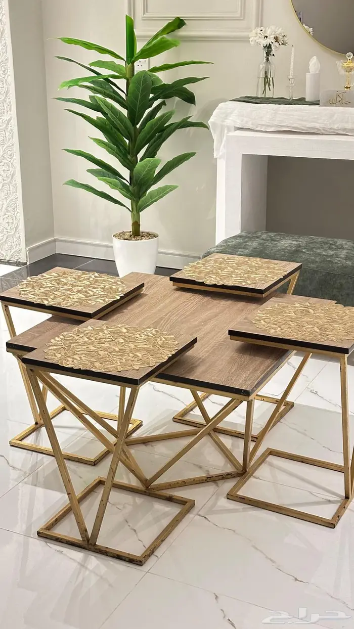 طاولات خدمة وطاولة كبيرة بالوسط للبيع جدة 0