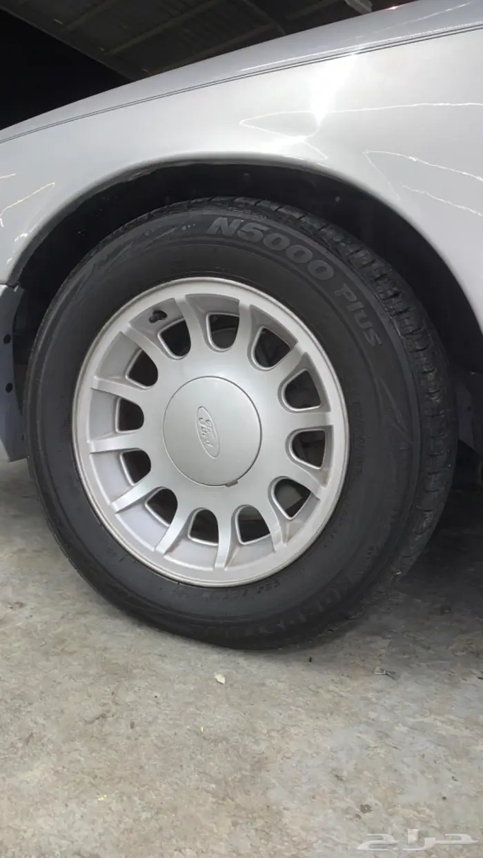 فورد فكتوريا 2001 27