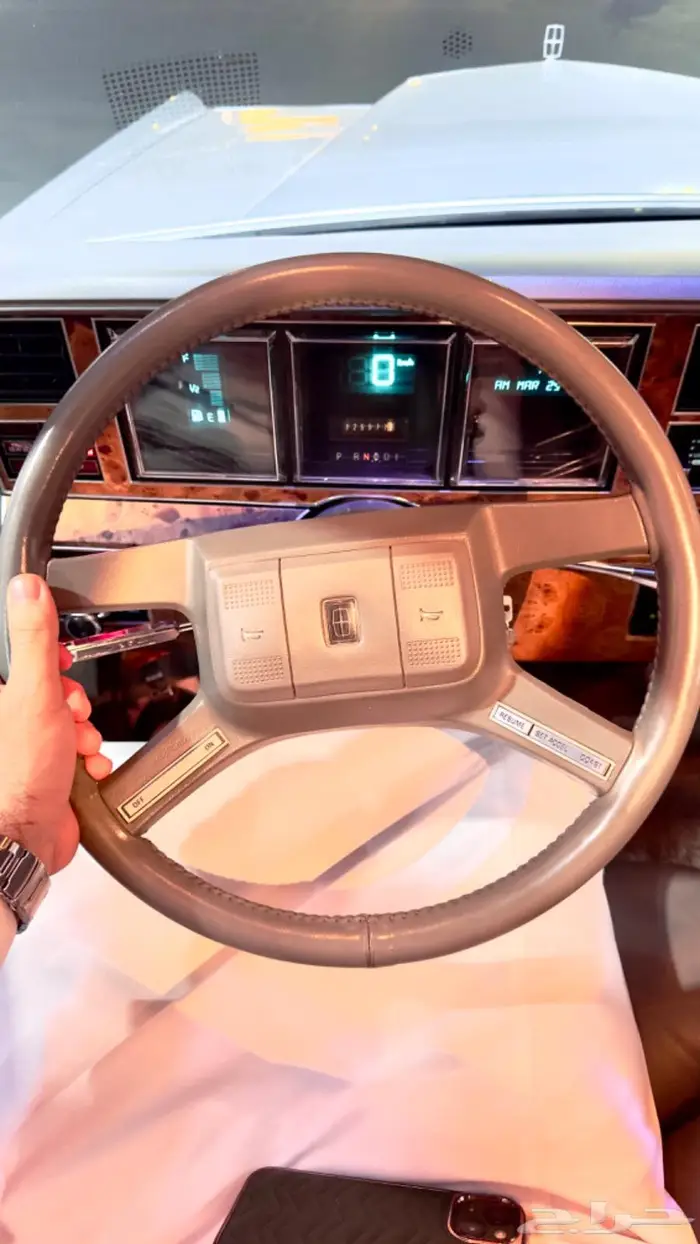 لينكون كاديلاك 1986 مخزن وكالة ( مواصفات خاصة )للبيع . إيجار 9