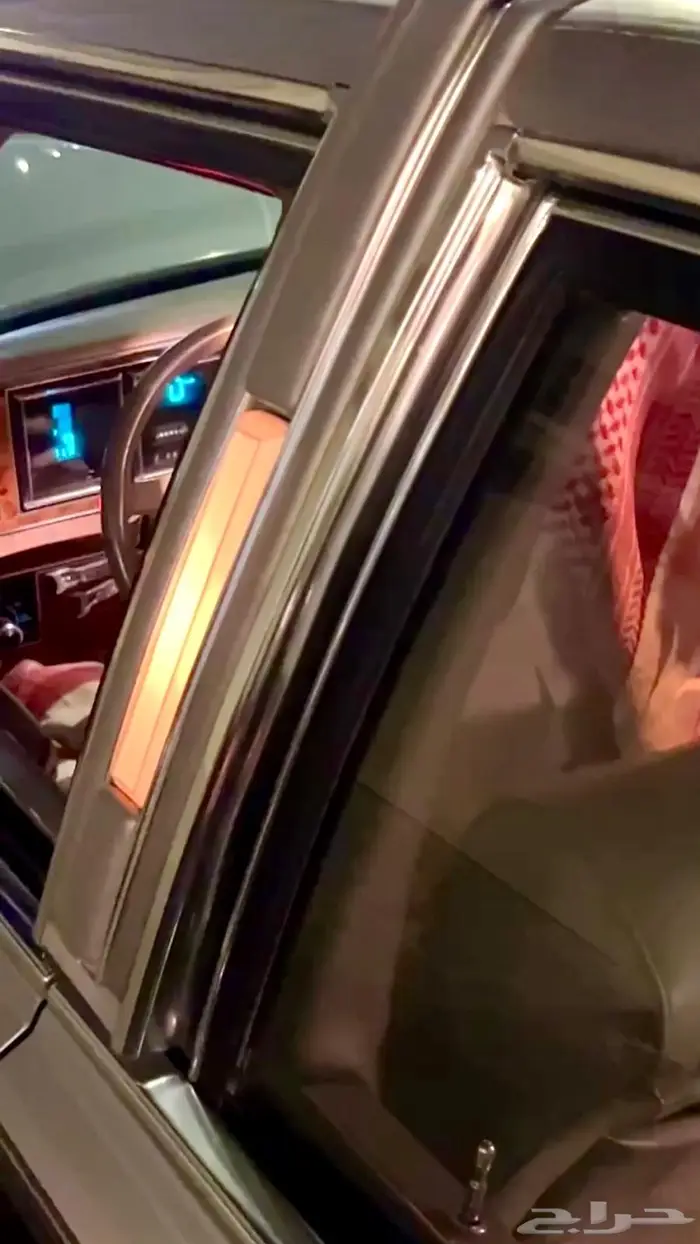 لينكون كاديلاك 1986 مخزن وكالة ( مواصفات خاصة )للبيع . إيجار 15