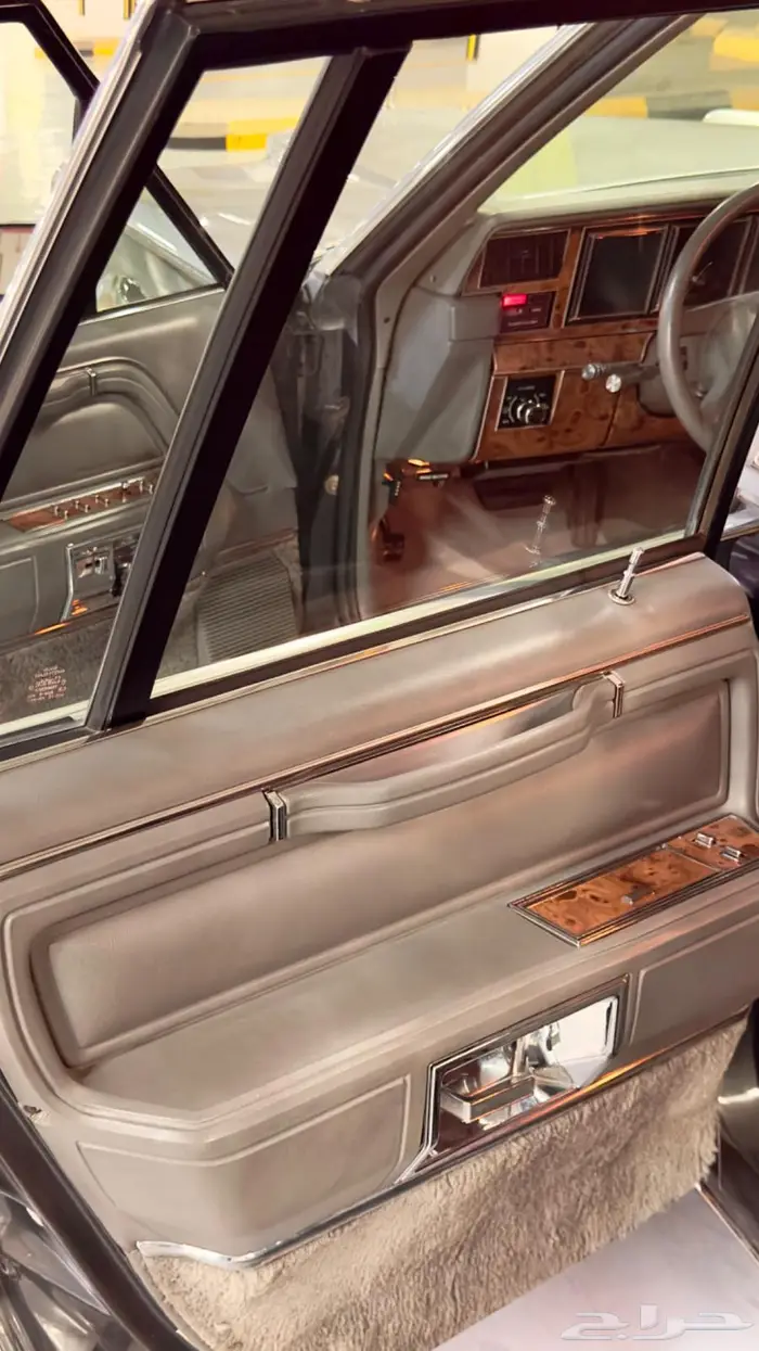 كاديلاك لنكن 1986 ( مواصفات خاصة ) لونين وكالة للبيع . إيجار 31