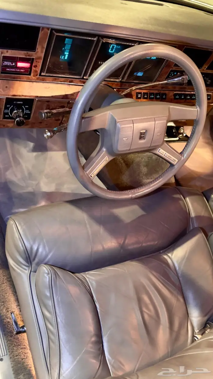 لينكون كاديلاك 1986 مخزن وكالة ( مواصفات خاصة )للبيع . إيجار 12