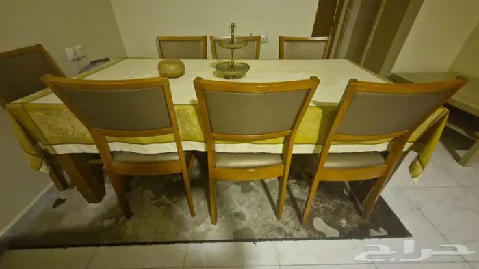 سفرة طعام 8 كراسي وطاولة وسط كلهم خشب ثقيل 5