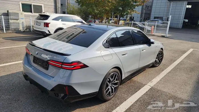 بي ام الفئة الخامسة 520 - BMW520I M sport 2025 3