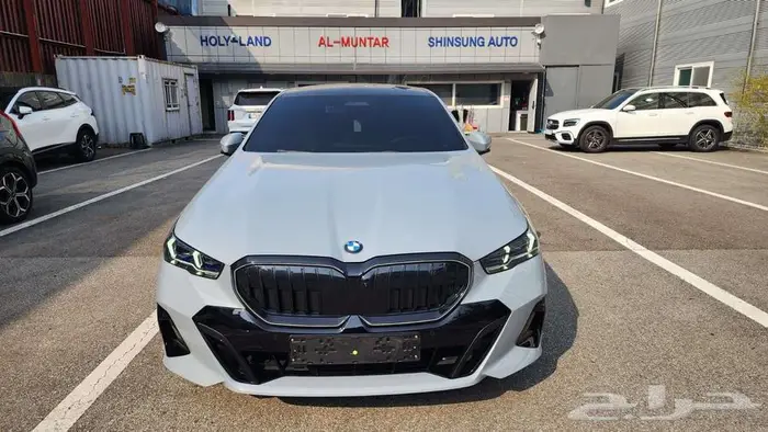 بي ام الفئة الخامسة 520 - BMW520I M sport 2025 0