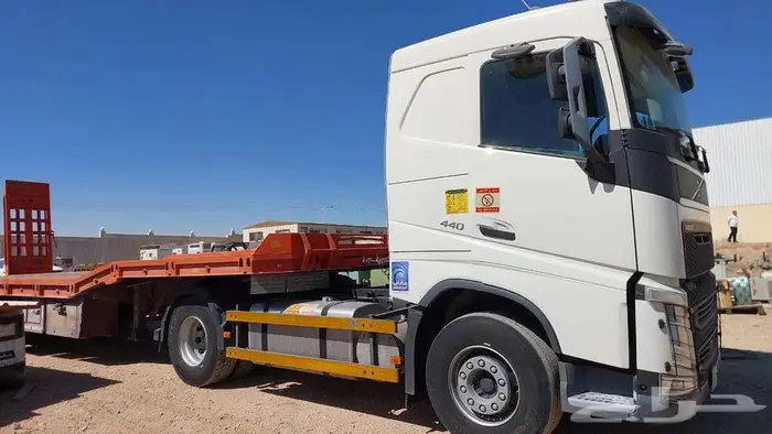 للبيع راس تريلا مع لوبد النوع فولفو FH 440 2