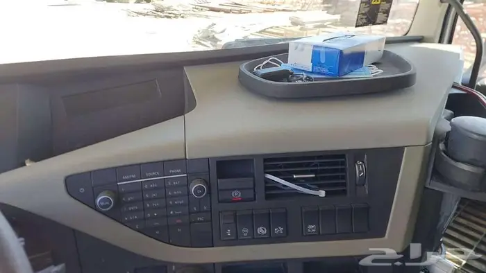 للبيع راس تريلا مع لوبد النوع فولفو FH 440 5