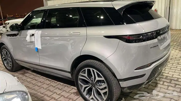 رنج روفر ايفوك P250 L موديل 2024 4