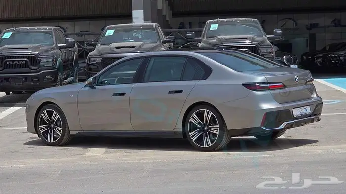 بي ام دبليو 735i M 2026 خليجي اصفار مع ضمان الوكيل 4