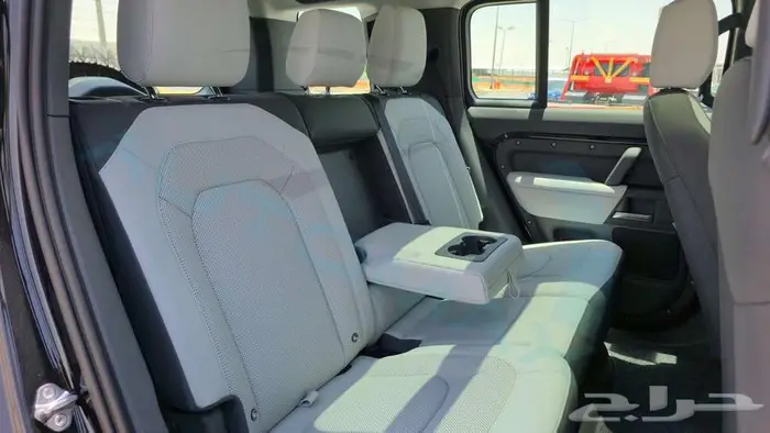 2025 LAND ROVER DEFENDER 110 S P300 GCC ضمان وصيانة الوكيل 16