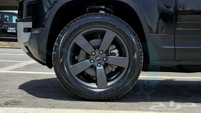 2025 LAND ROVER DEFENDER 110 S P300 GCC ضمان وصيانة الوكيل 22