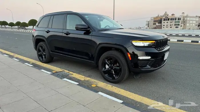 جيب جراند شيروكي ليميتد بلاك اديشن 1