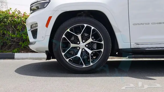 جيب جراند شيروكي ساميت 2025 خليجي اصفار مع ضمان الوكيل 37