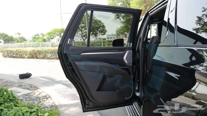 كاديلك اسكاليد 600 Sport Platinum 2025 اصفار مع ضمان 33