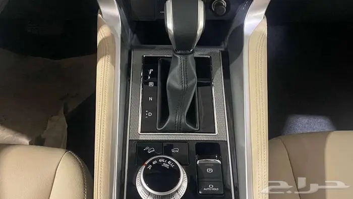 ميتسوبيشي مونتيرو فل بريميوم موديل 2025 بنزين 5