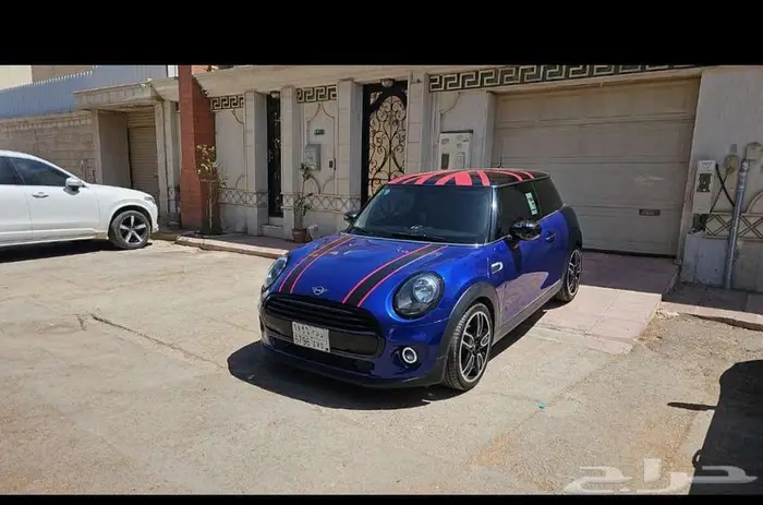 Mini Cooper lean inside outside 0