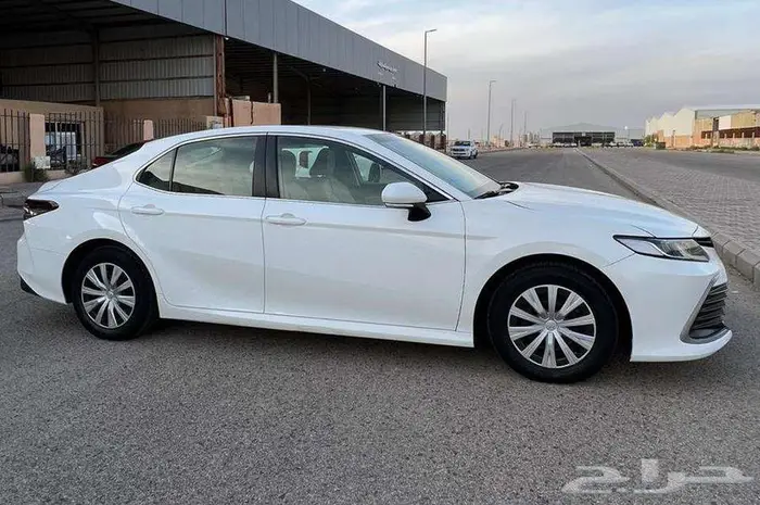 تويوتا كامري LE موديل 2022 2