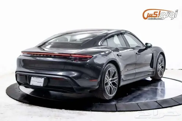 2022 بورشه تايكان 3