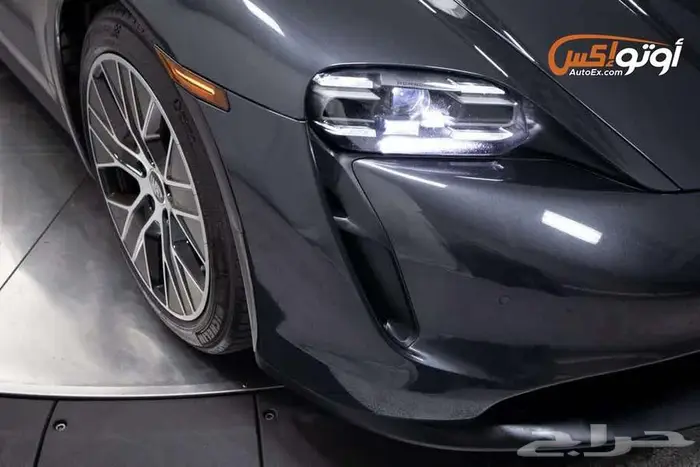 2022 بورشه تايكان 6