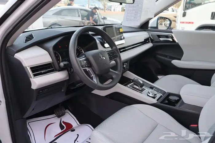 ميتسوبيشي اوتلاندر ستاندر 7 و 5 راكب بدون دبل 2025 11