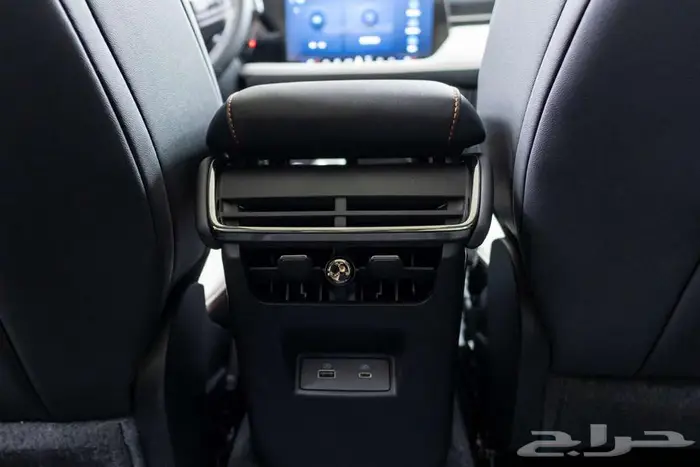 فورد تورس تيتانيوم 2026 12