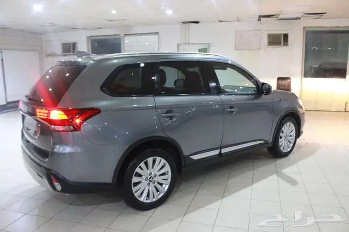 ميتسوبيشي اوتلاندر 2020 رصاصي بطاقة جمركية 2