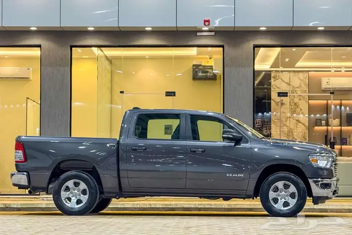 دودج رام BIGHORN 2022 رمادي سعودي 2
