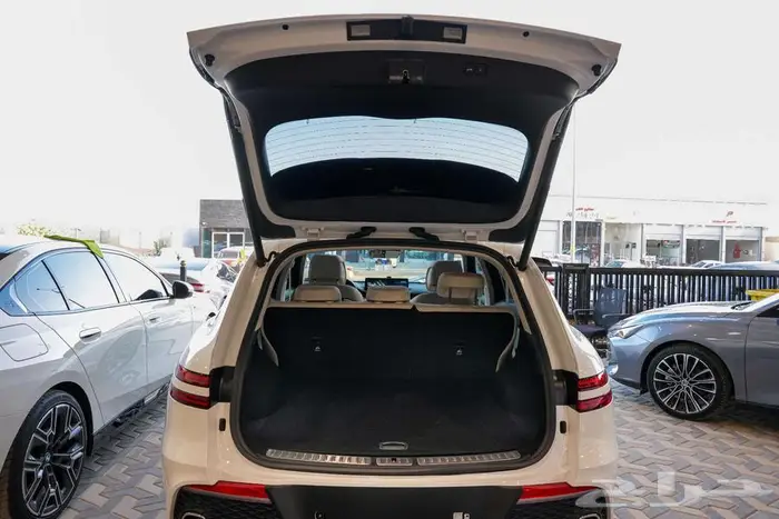 جينسيس GV70 ابيض 2024 ممشي 7 الف كم 6