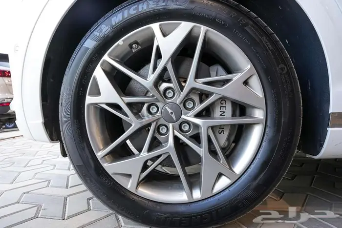 جينسيس GV70 ابيض 2024 ممشي 7 الف كم 7