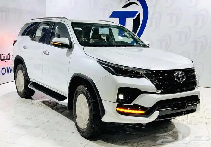 تويوتا فورتشنر VX3 بنزين 2025 1